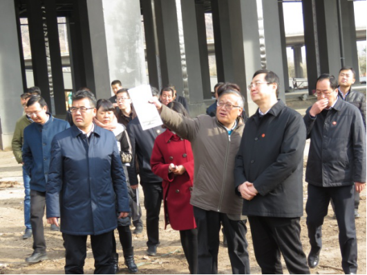 省委常委、西宁市委书记王晓在青海省williamhill官网总公司党委书记、总经理王玉辉陪同下，深入青海物产朝阳物流园区。